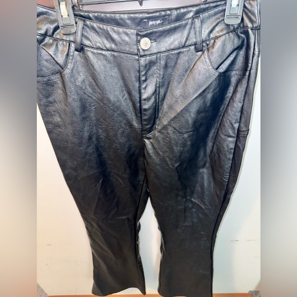 Nasty Gal Black Faux Leather Women’s Flare Pants Size 8 - Picture 3 of 7
